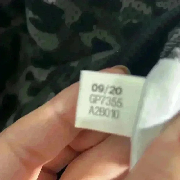 Adidas Women All Over Cheetah Print Pullover Crew. Size Large. Black. - Picture 10 of 11